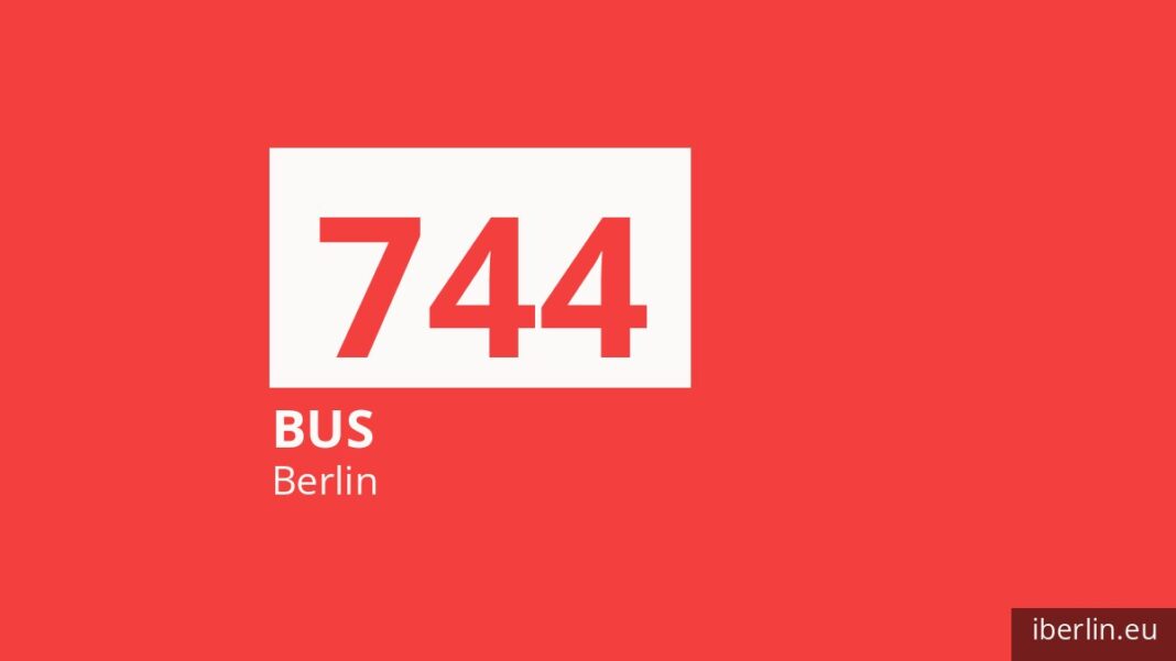 Bus 744 in Berlin